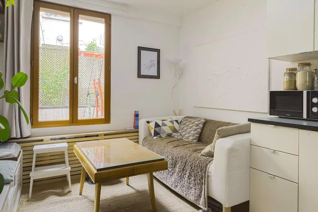 L'Atypique - Paris Apartment 0*,  France