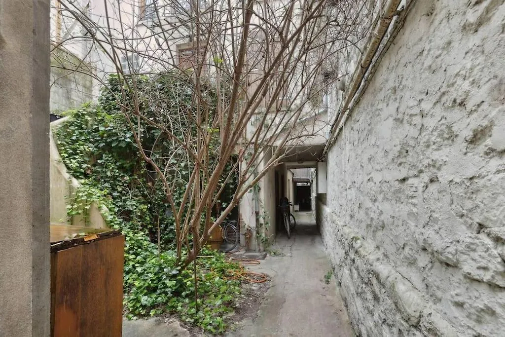 L'Atypique - Paris Apartment
